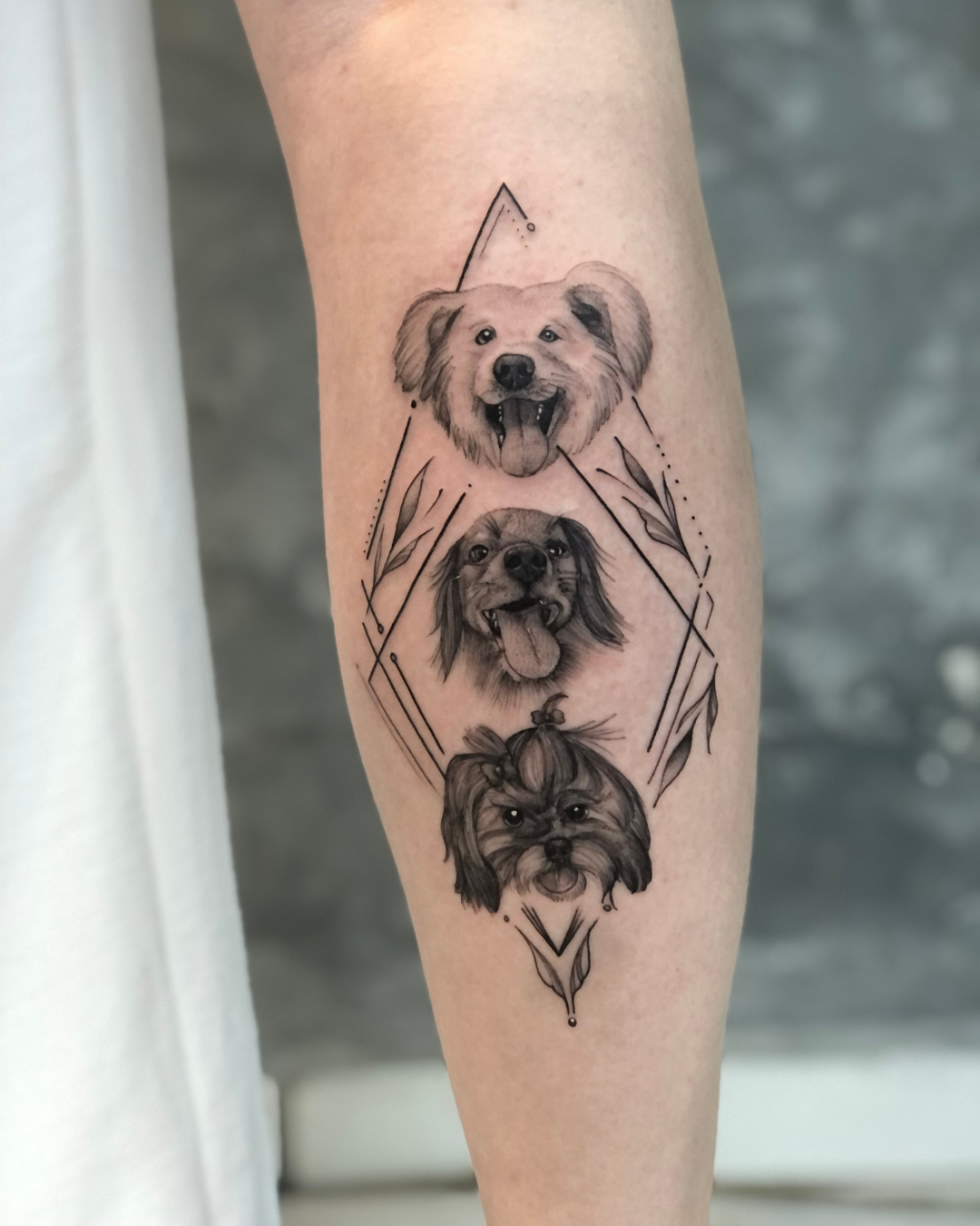 tatuagem delicada, traços finos, tatuagem feminina, tatuagem perto de mim, flash tattoo, tattoo, tatuagem no braço, florianópolis, fine art tattoo - 1