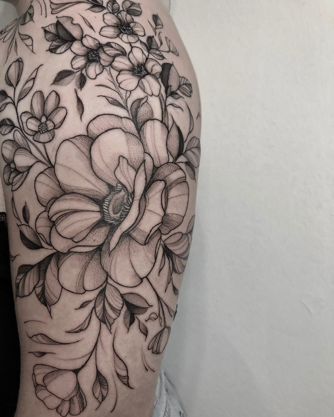 tatuagem masculina, tatuagem masculino, tatuagem, realismo, tattoo, piercing, foto de tatuagens masculinas, luzart, preto e cinza, blackwork, tatuagem no braço masculino - 3214