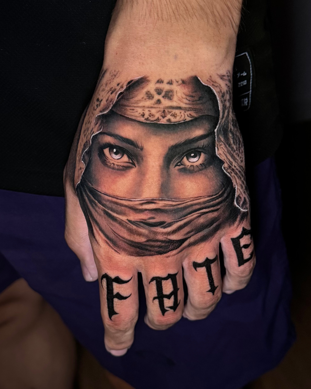 tatuagem masculina, tatuagem masculino, tatuagem, realismo, tattoo, piercing, foto de tatuagens masculinas, luzart, preto e cinza, tatuagem no braço masculino - 12
