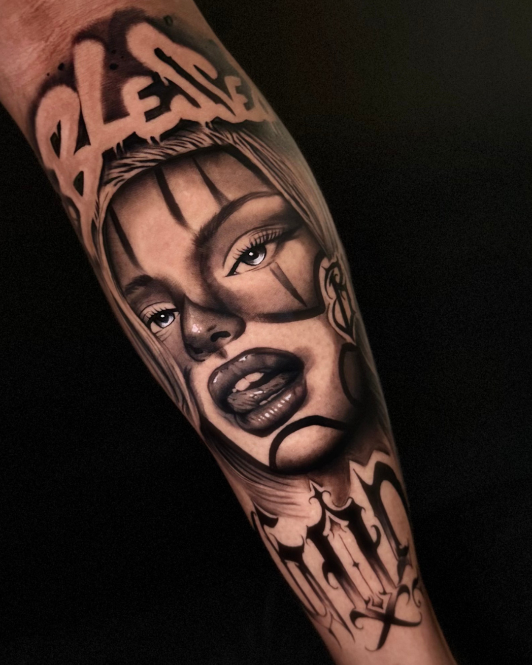 tatuagem masculina, tatuagem masculino, tatuagem, realismo, tattoo, piercing, foto de tatuagens masculinas, luzart, preto e cinza, tatuagem no braço masculino - 13