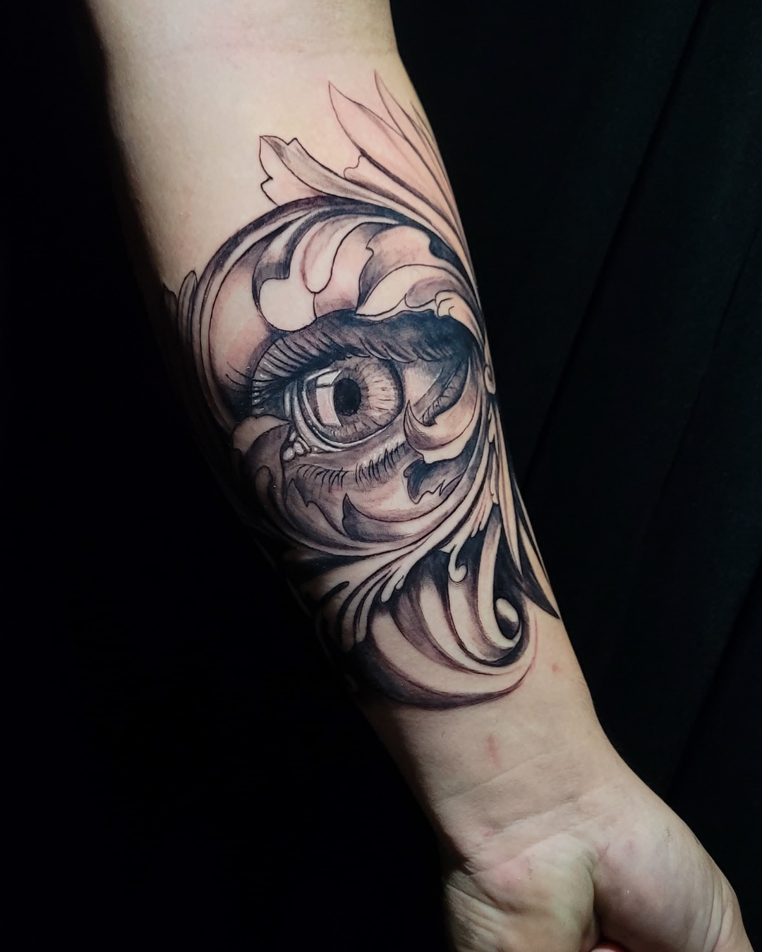 tatuagem masculina, tatuagem masculino, tatuagem, realismo, tattoo, piercing, foto de tatuagens masculinas, luzart, preto e cinza, tatuagem no braço masculino - 19