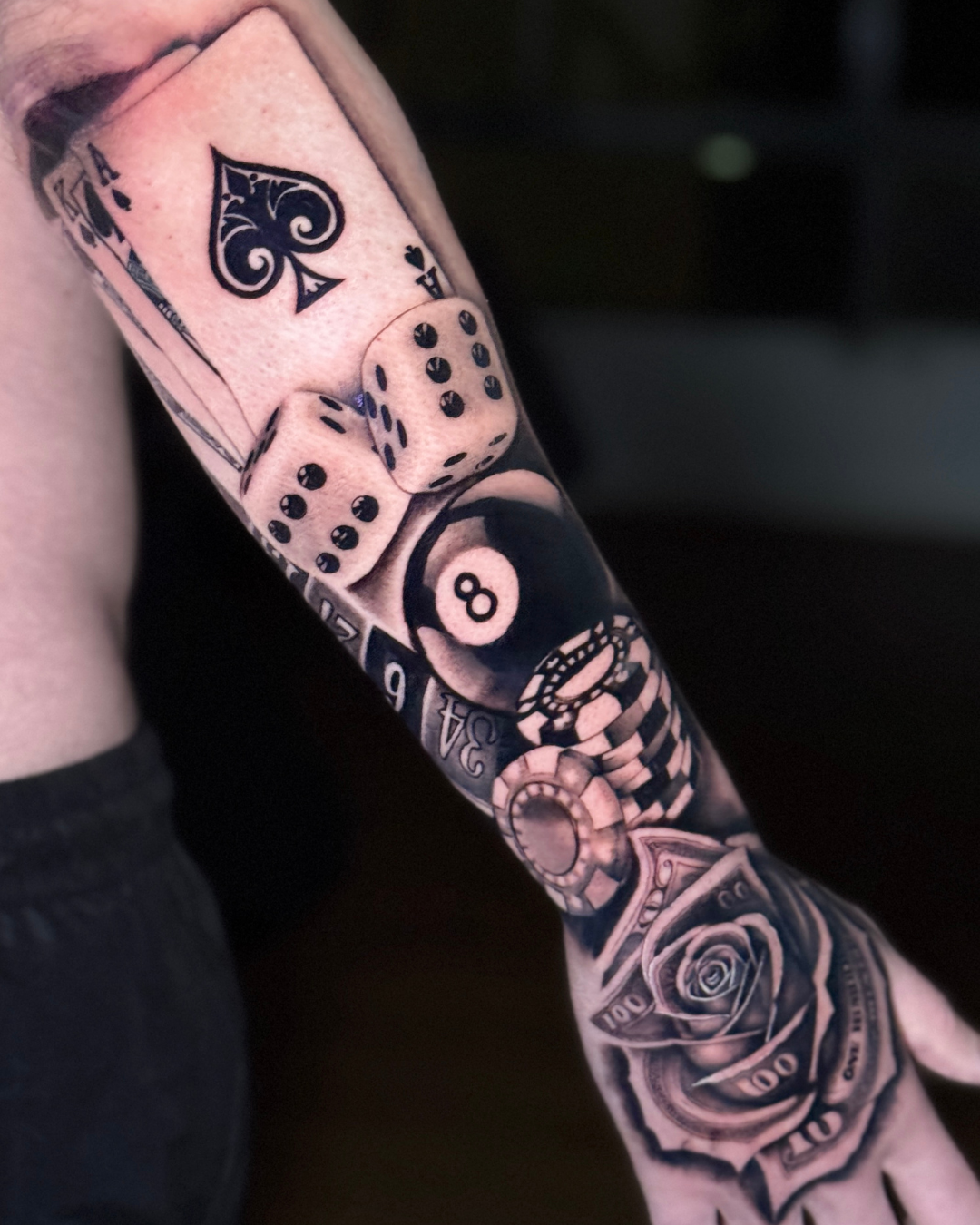 tatuagem masculina, tatuagem masculino, tatuagem, realismo, tattoo, piercing, foto de tatuagens masculinas, luzart, preto e cinza, tatuagem no braço masculino - 9