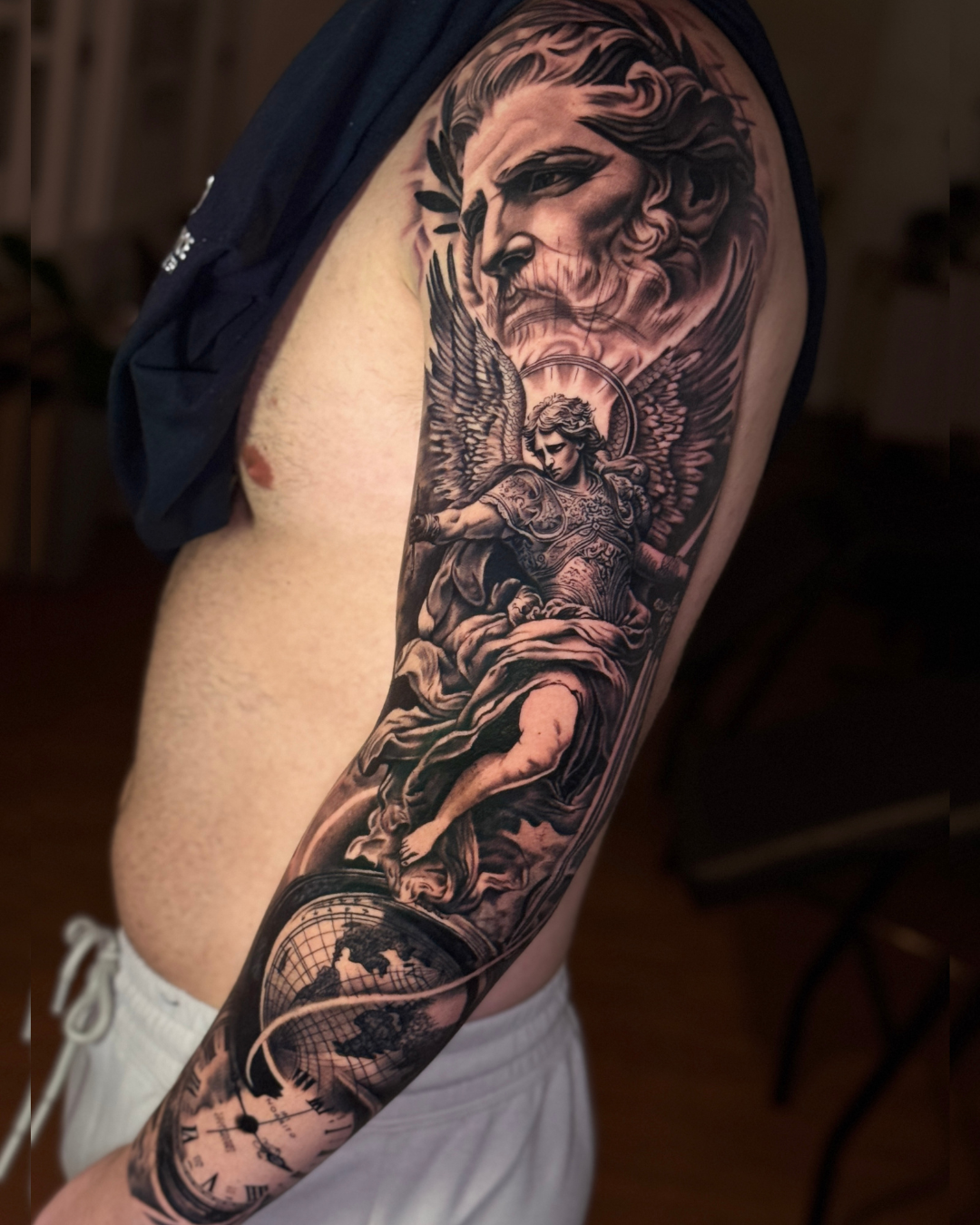 tatuagem masculina, tatuagem masculino, tatuagem, realismo, tattoo, piercing, foto de tatuagens masculinas, luzart, preto e cinza, blackwork, tatuagem no braço masculino 82